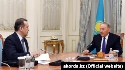 Масимов и Нурсултан Назарбаев, фотография был размещенна на сайте правительства Казахстана 15 февраля 2018 года, но дата съемки которой неизвестна