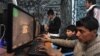 Россияне сочли интернет и компьютерные игры главными угрозами для молодежи