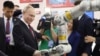 Президент России Владимир Путин посещает выставку в Харбинском технологическом институте в рамках государственного визита в Китай в 2024 году